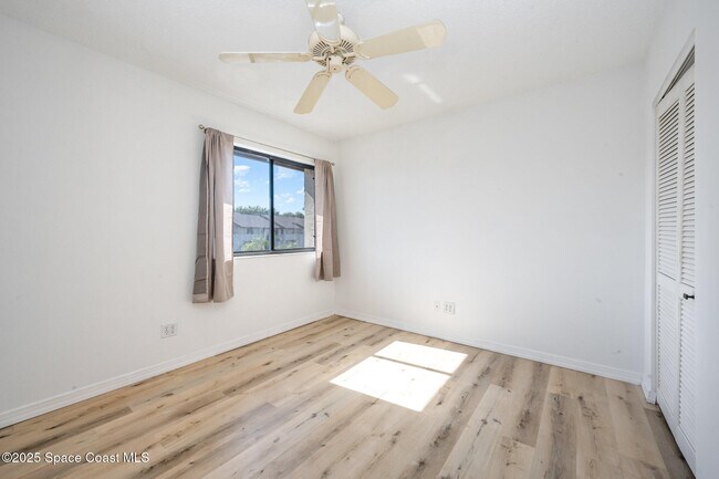 Building Photo - 2230 Golf Isle Dr