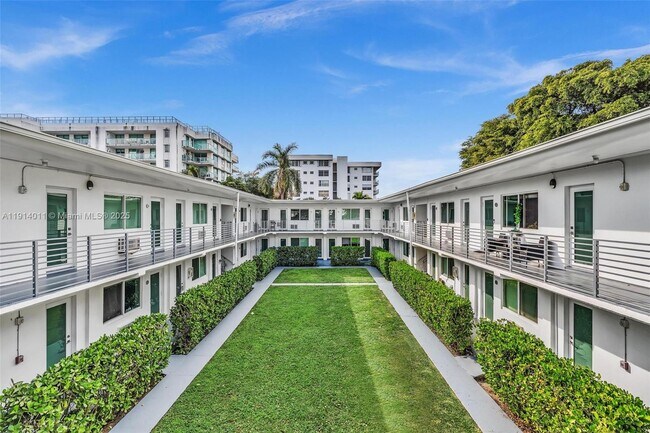 Building Photo - 9200 E Bay Harbor Dr