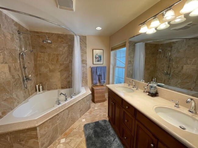 Building Photo - Gorgeous updated single level home in S.Wa...