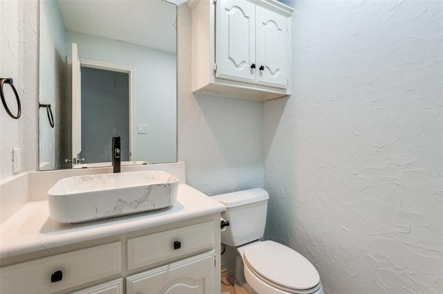 Building Photo - 4223 Lawngate Dr