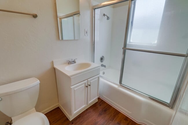 Building Photo - 1 Bed/1 Bath Pacific Beach