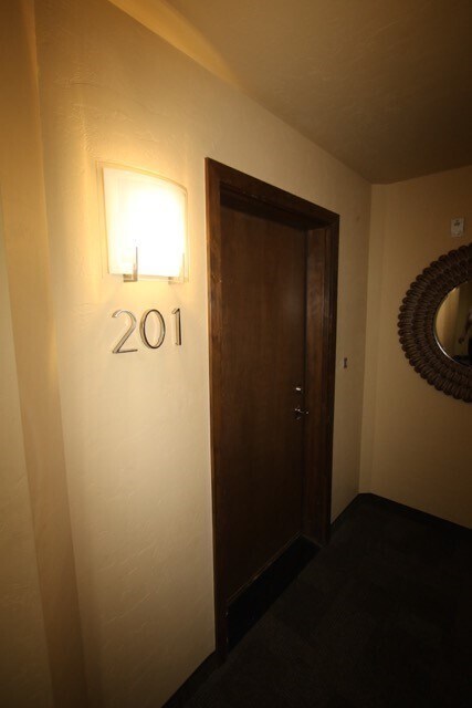 Building Photo - 2 Bedroom Unfurnished Condo close to Downt...