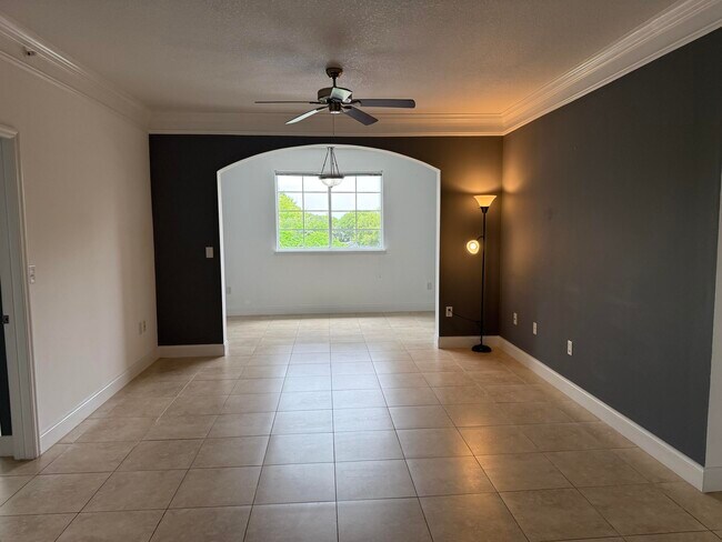 Building Photo - 9905 Baywinds Blvd