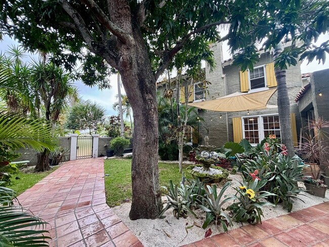 Building Photo - 441 28th St