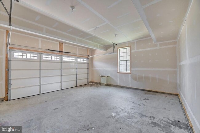 Building Photo - 8008 Hubble Dr