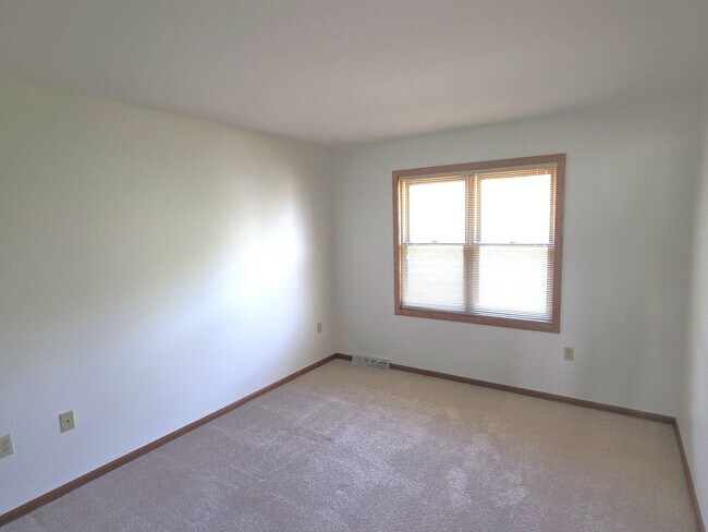 Building Photo - 3205 S Ridge Crest Ct