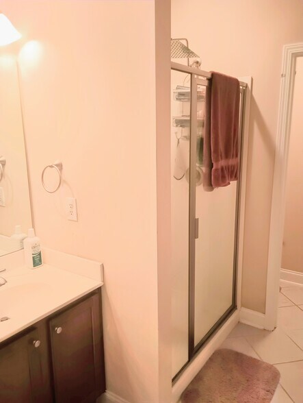 Building Photo - 436 Williamson St SE