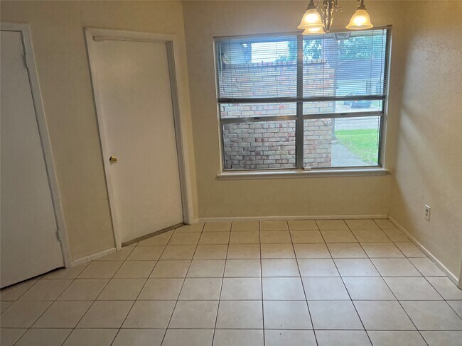 Building Photo - 6507 Bridgegate Dr