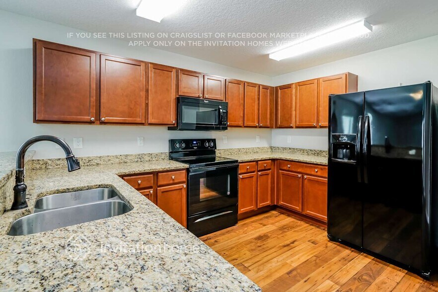 Building Photo - 11833 Thicket Wood Dr