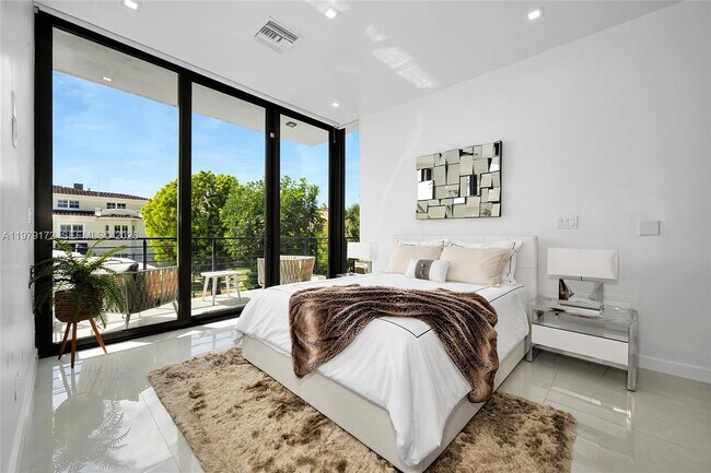 Building Photo - 2516 NE 21st St