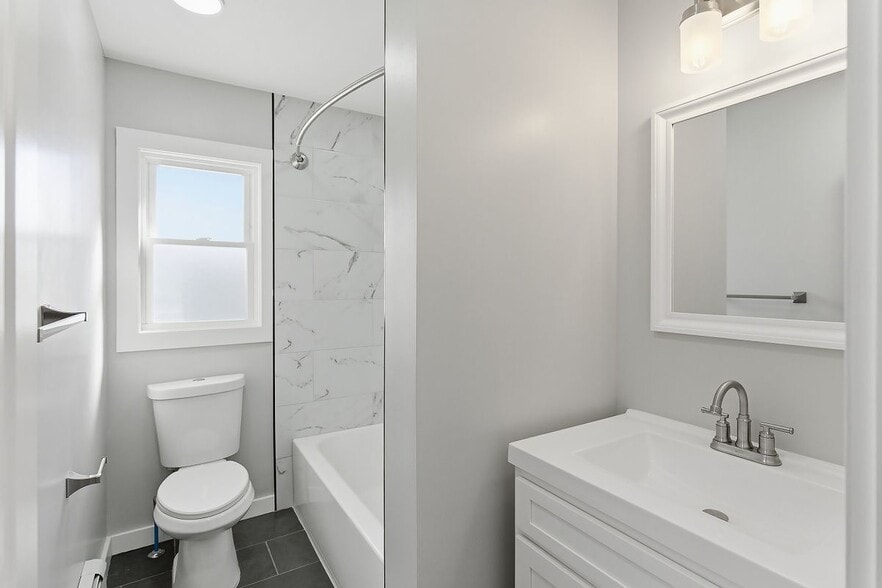 Building Photo - 19 Evelyn Ct