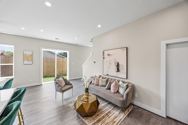 Building Photo - 853 Prosper St