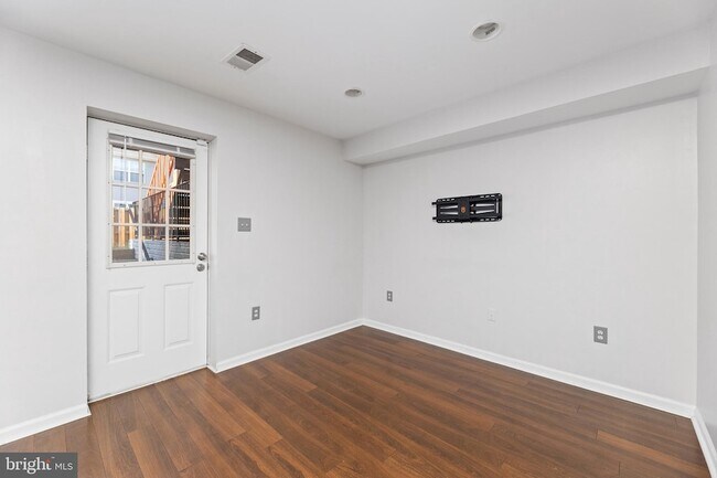 Building Photo - 3343 Cape May Ct