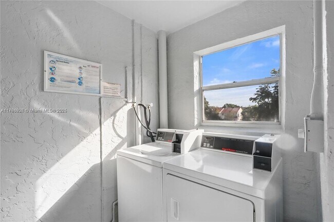 Building Photo - 8421 Lagos De Campo Blvd
