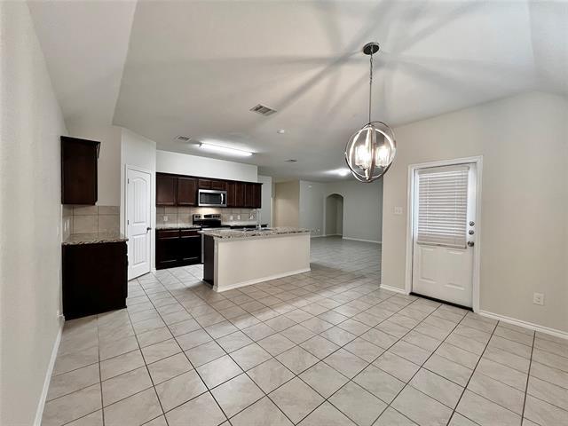 Building Photo - 526 Clearlake Dr