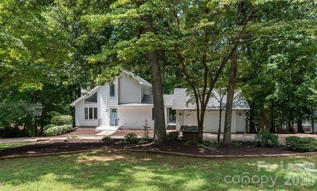 Building Photo - 280 Lakeview Shores Loop