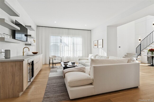 Building Photo - 4 Margareta Ct