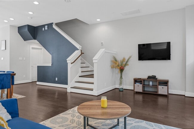 Building Photo - 211 Milby St