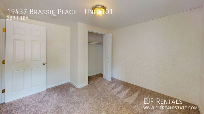 Building Photo - 19437 Brassie Pl
