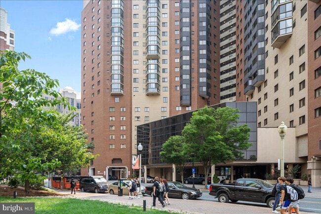 Building Photo - 900 N Stafford St