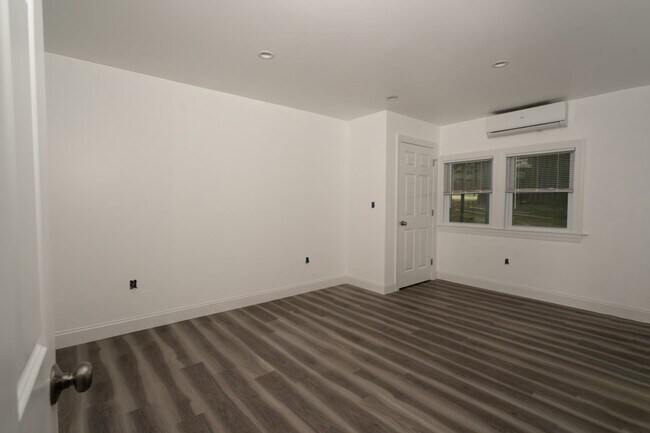 Building Photo - 11 Park St