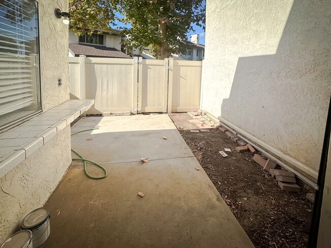 Building Photo - JUST REMODELED! Great Floor Plan! 2 Bedroom 2 Bathroom Townhome FOR RENT!