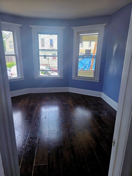 Main bedroom - 212 Oakwood Pl