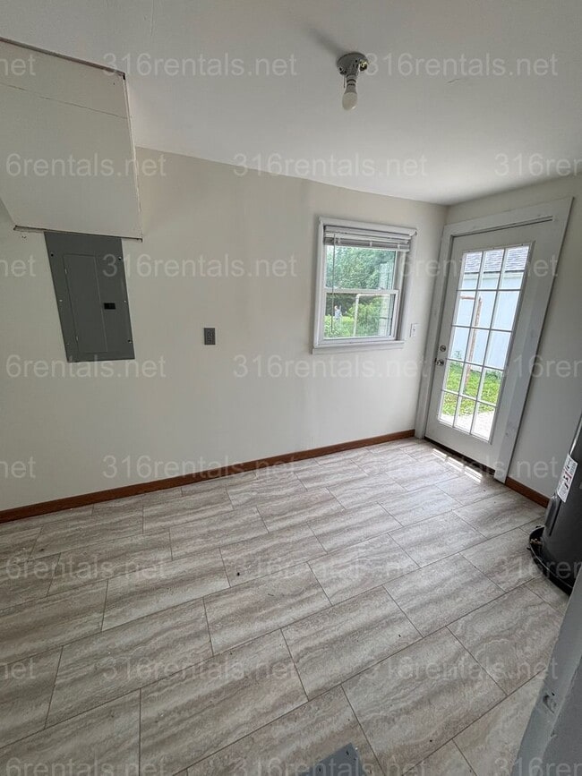 Building Photo - Three bed one bath house available now!