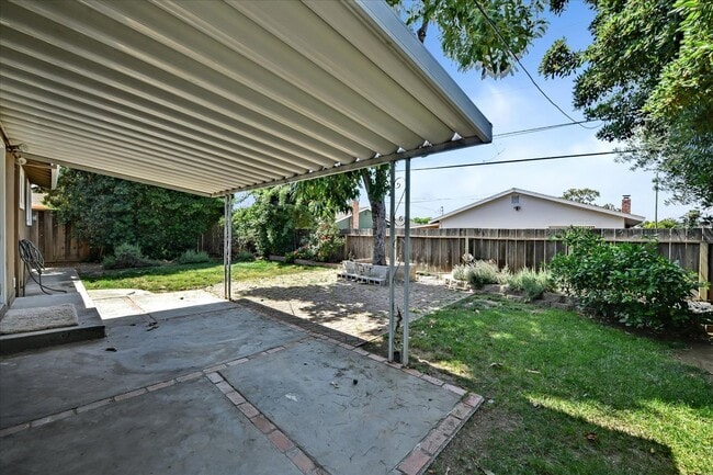 Building Photo - Wow! What a Great Home! Available Soon!