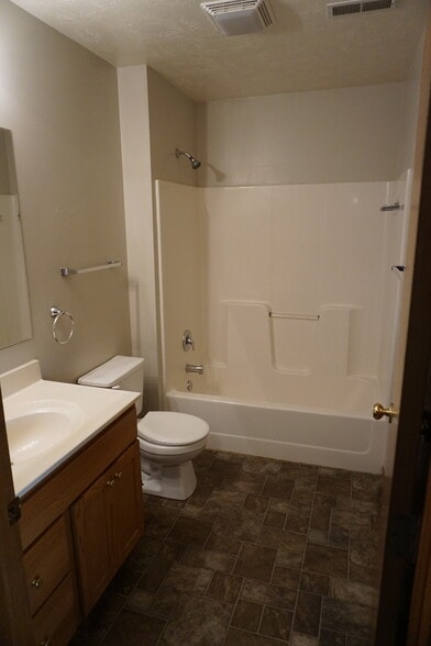 Building Photo - 1400 E Rushmore Dr