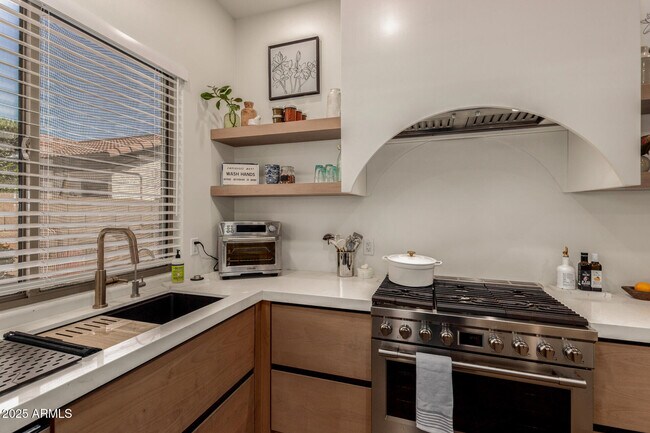 Building Photo - 10502 E Posada Ave