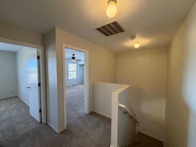 Building Photo - 3 Bedroom Home Near Unser Blvd NW & Ladera Dr NW!