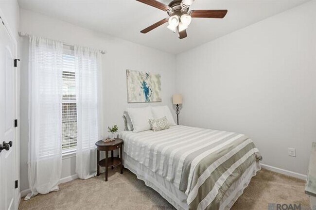 Building Photo - 4 Bedroom House Near LSU on Burbank