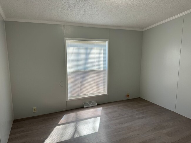 Building Photo - Very large yard great location a nice older doublewide Home