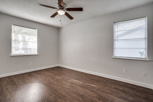 Building Photo - Cozy 3BD Home with Functional Features and...