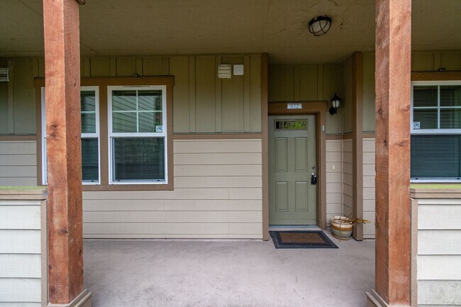 Building Photo - Spacious 2 Bed 2 Bath Condo with Private Balcony