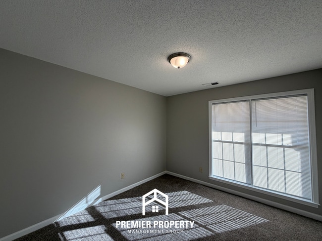 Building Photo - Newly Renovated 3BR Memphis Home with Vaulted Ceilings, Fireplace & Fenced Yard