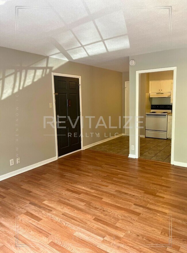 Primary Photo - Charming 2/1 Apartment in Midtown!