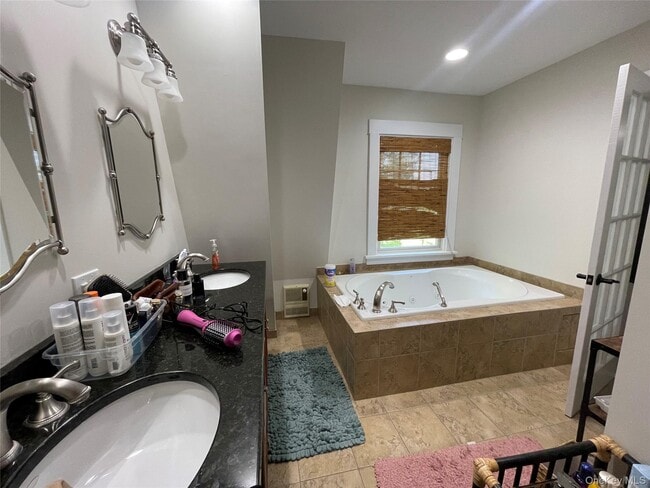 Building Photo - 38 Gedney Park Dr