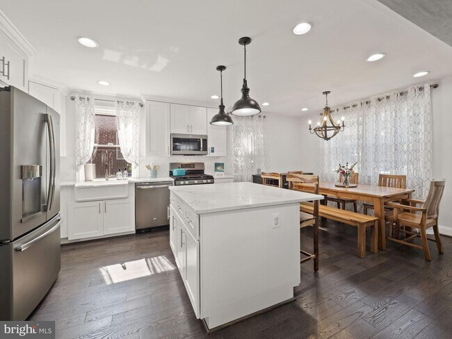 Building Photo - 2605 Arcola Ave