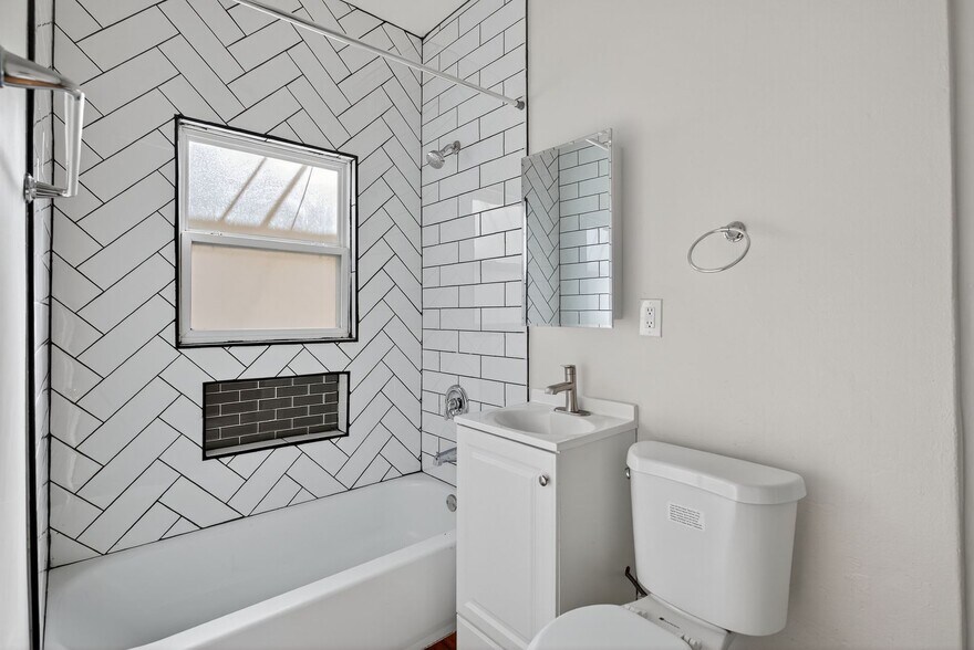 Building Photo - 915 Cherry Ave