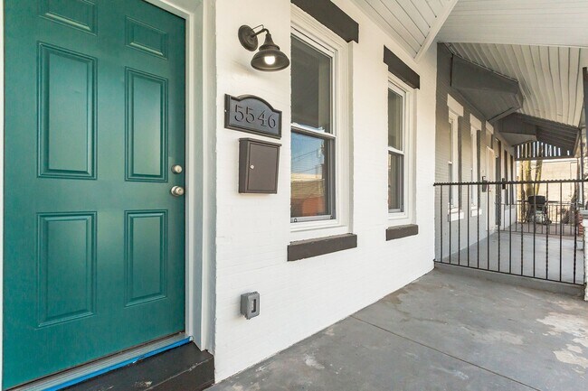 Building Photo - Newly Updated 2 bedroom 1 Bathroom House f...