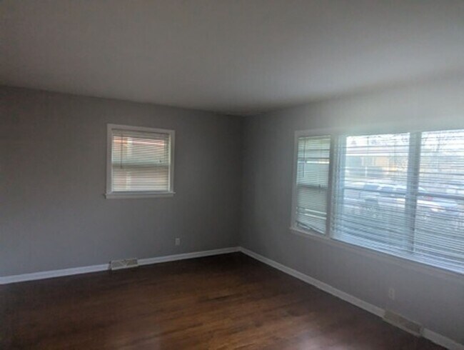 Building Photo - 8039-8041-8041 W Beckett Ave