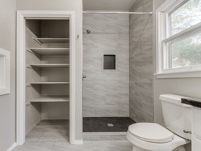 Building Photo - Renovated 3-bedroom, 2-bath home located in the heart of Edmond!