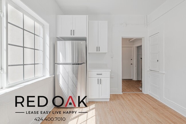 Building Photo - 617 S Soto St