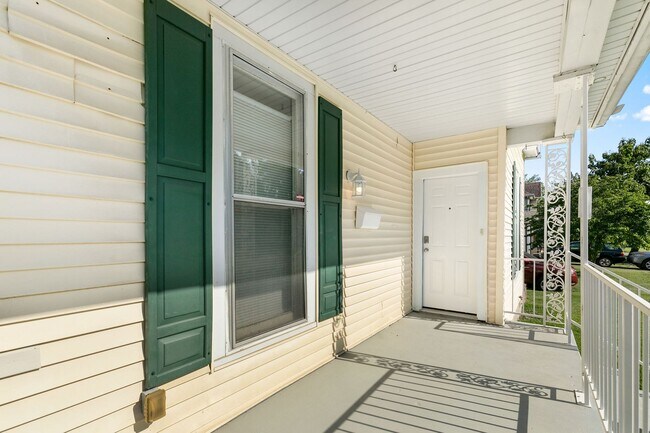 Building Photo - 732 S Main Ave