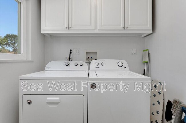 Building Photo - 3267 Bernardo Ln