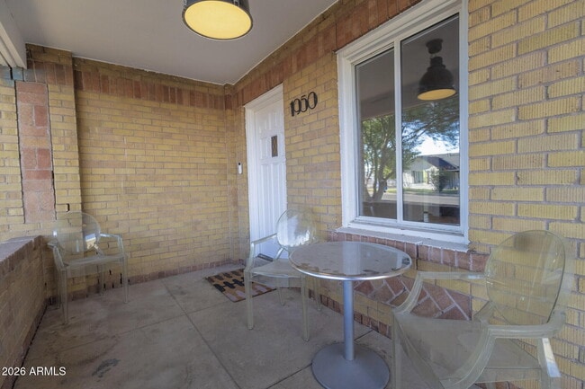 Building Photo - 1950 W Palm Ln