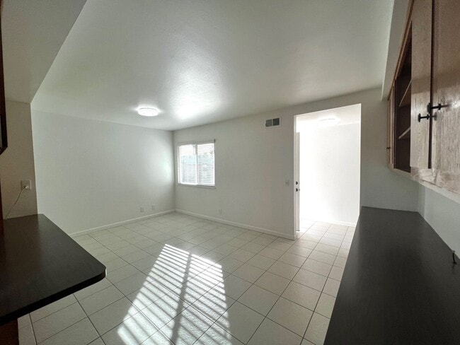 Building Photo - Spacious 4-bedroom, 2.5-bath Home Fountain Valley