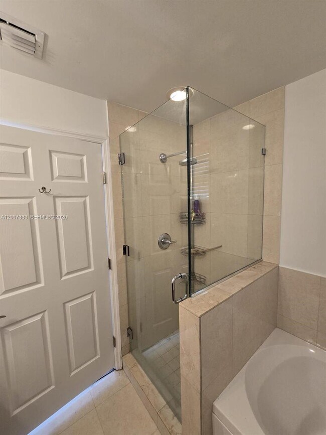 Building Photo - 18421 NE 27th Ct